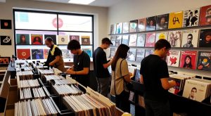TOP 5 CD e Vinil 2026: Lorde, Ozzy Osbourne, Arctic Monkeys, The Strokes e Boston para Colecionadores